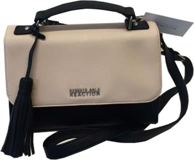 India Desire : Flipkart Steal Deal: Buy Kenneth Cole Hand-held Bag at Rs. 950 [Regular Price Rs 1900]