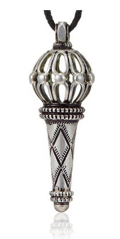 India Desire : Buy The Official Bajrangi Bhaijaan Silver Pendant 1.5 Inch At Rs. 397 Or 2 Inch At Rs. 597 From Amazon